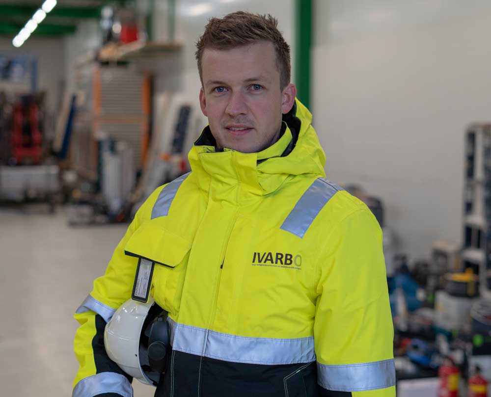 Interim veiligheidskundige inhuren bij IVARBO Interim veiligheidskundige van IVARBO tijdens een werkplekinspectie